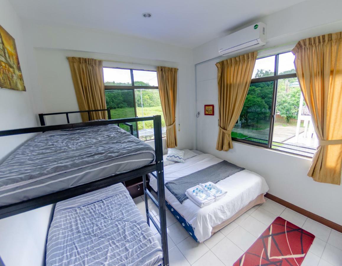 Poni Homestay Muara Exterior foto